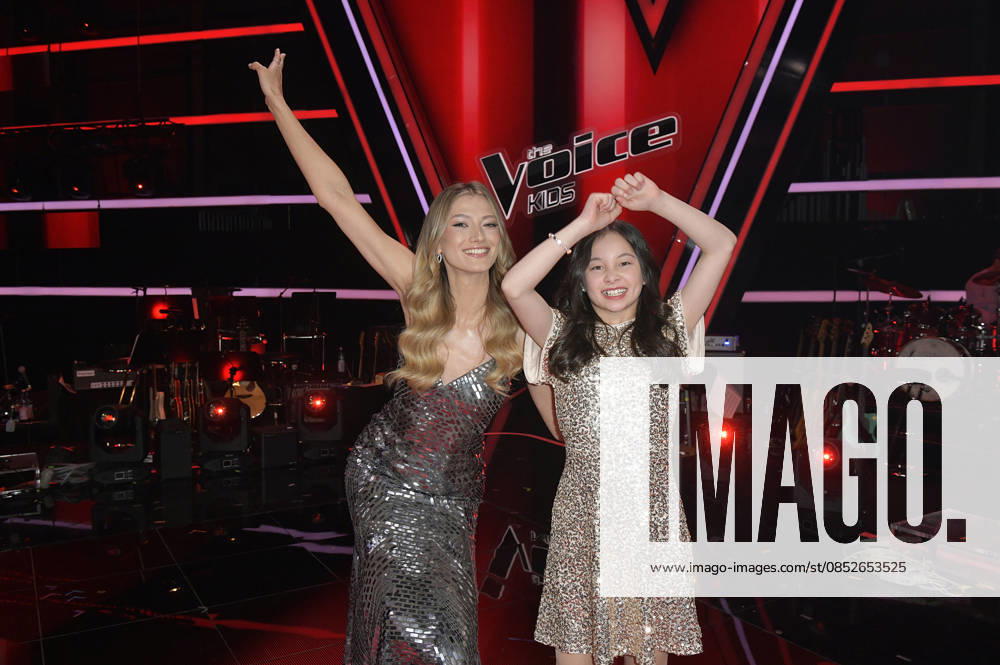 Leony and Angelina from Team Leony at the photocall with the finalists and coaches of the 14th season of the TV show The Voice Kids in Studio H Berlin Adlershof Berlin, 03 04 2026 Foto:xM.xBehrensx xFuturexImagex kids_6474