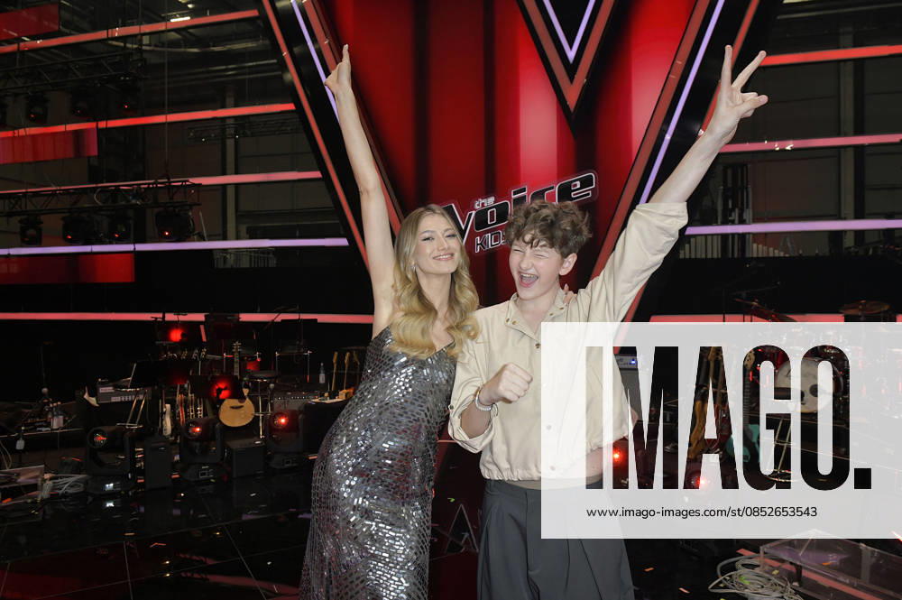 Leony and Max from Team Leony at the photocall with the finalists and coaches of the 14th season of the TV show The Voice Kids in Studio H Berlin Adlershof Berlin, 03 04 2026 Foto:xM.xBehrensx xFuturexImagex kids_6482