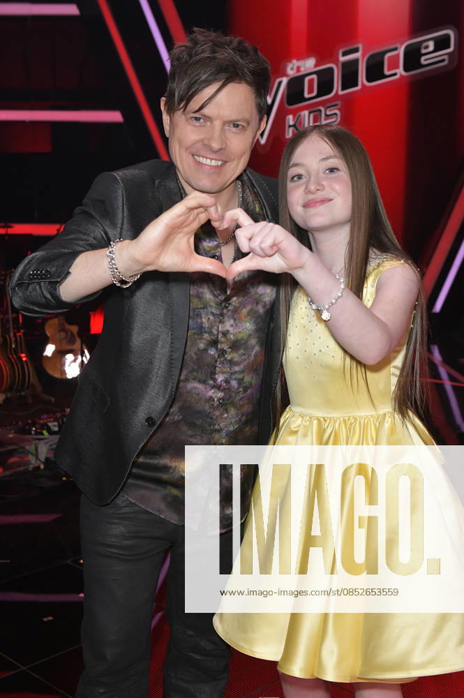 Michael Patrick Kelly and Katelyn from Team Michael Patrick at the photocall with the finalists and coaches of the 14th season of the TV show The Voice Kids at Studio H Berlin Adlershof Berlin, 03 04 2026 Foto:xM.xBehrensx xFuturexImagex kids_6489