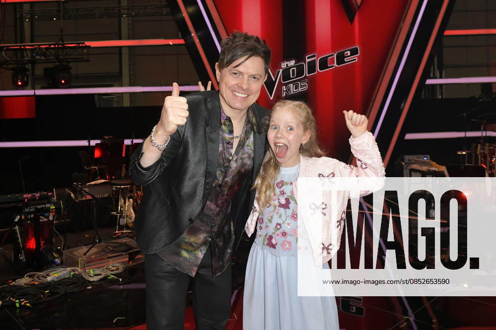 Michael Patrick Kelly and Hedi from Team Michael Patrick at the photocall with the finalists and coaches of the 14th season of the TV show The Voice Kids at Studio H Berlin Adlershof Berlin, 03 04 2026 Foto:xM.xBehrensx xFuturexImagex kids_6504