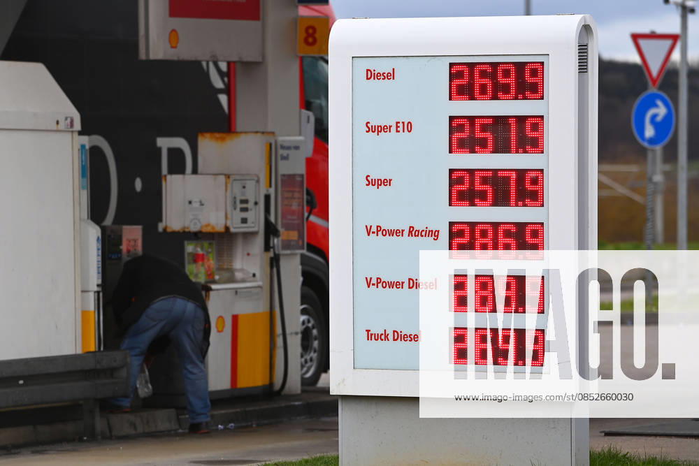 After new refueling rule DIESEL fuel reaches historic high on 04 04 2026 at this gas station in Munich Fuel prices exceed historic highs No end in sight New highs in refueling every day Exploding fuel prices due to Iran war continue Gasoline prices at highway gas station on A8 near Ulm