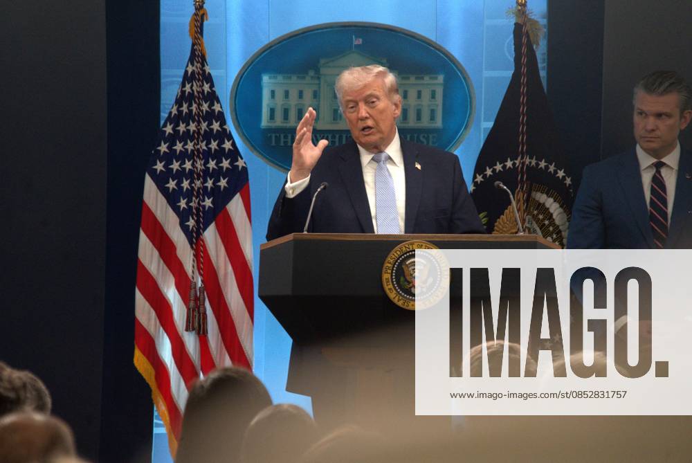 (260406) -- WASHINGTON, April 6, 2026 -- U.S. President Donald Trump speaks during a press conference at the White House in Washington, D.C., the United States, April 6, 2026. Trump said Monday that Iran could be taken out in one night and that night might be Tuesday evening, the deadline Trump set for Iran to make a deal and reopen the Strait of Hormuz. (Photo by Li Yuanqing Xinhua) U.S.-WASHINGTON, D.C.-WHITE HOUSE-TRUMP-PRESS CONFERENCE-IRAN LixRui