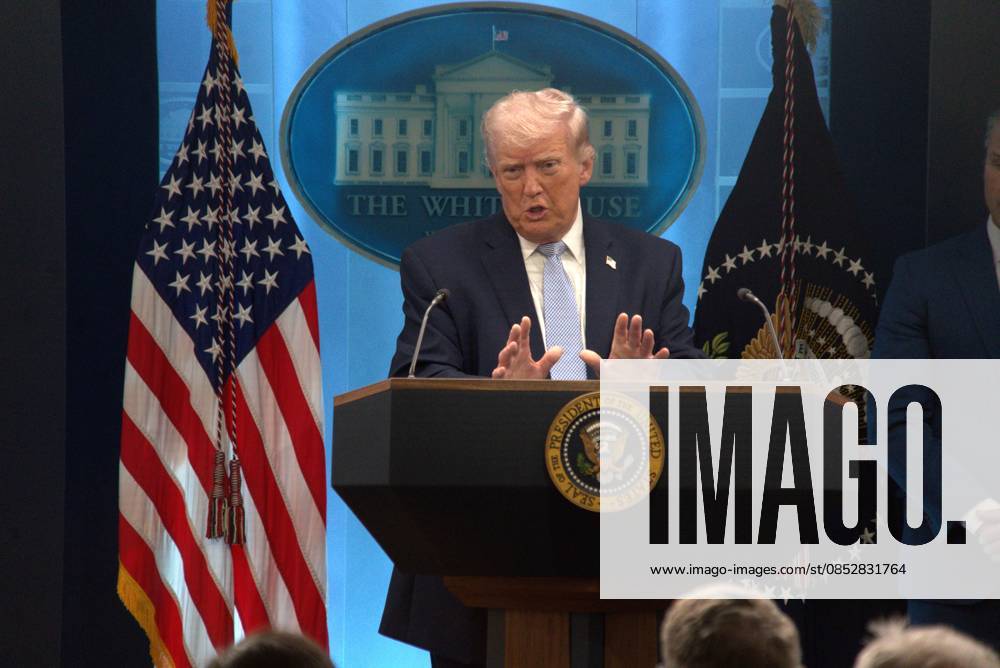 (260406) -- WASHINGTON, April 6, 2026 -- U.S. President Donald Trump speaks during a press conference at the White House in Washington, D.C., the United States, April 6, 2026. Trump said Monday that Iran could be taken out in one night and that night might be Tuesday evening, the deadline Trump set for Iran to make a deal and reopen the Strait of Hormuz. (Photo by Li Yuanqing Xinhua) U.S.-WASHINGTON, D.C.-WHITE HOUSE-TRUMP-PRESS CONFERENCE-IRAN LixRui