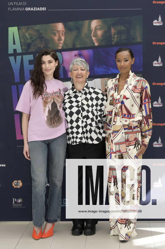 Nina Pons, Flaminia Graziadei and Melanie Liburd at the photocall for the movie A Year in London at the Hotel Le Meridien Visconti Rome, 07 04 2026 Foto:xA.xM.xTinghinox xFuturexImagex year_6445