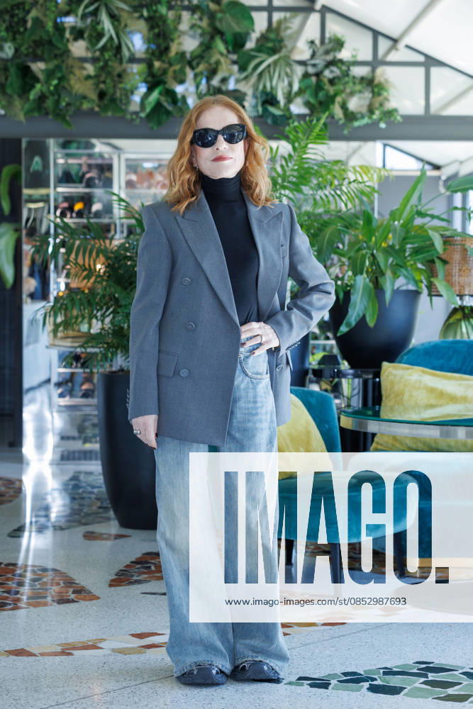 News - Photocall - La donna piu ricca del mondo Isabelle Huppert attends the photocall for the movie La donna piu ricca del mondo on April 08, 2026 at Sofitel Hotel Villa Borghese, Rome, Italy Rome Sofitel Hotel Villa Borghese Italy