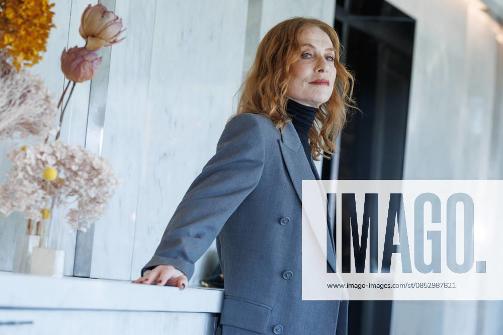 News - Photocall - La donna piu ricca del mondo Isabelle Huppert attends the photocall for the movie La donna piu ricca del mondo on April 08, 2026 at Sofitel Hotel Villa Borghese, Rome, Italy Rome Sofitel Hotel Villa Borghese Italy