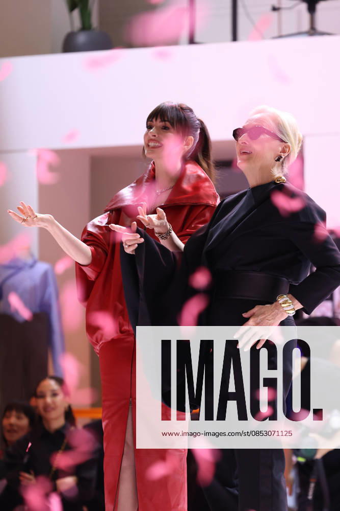 Hollywood stars Anne Hathaway and Meryl Streep in Seoul Hollywood stars Anne Hathaway and Meryl Streep in Seoul Hollywood stars Anne Hathaway (L) and Meryl Streep make their red carpet appearance during a publicity event in Seoul on April 8, 2026, to promote the comedy drama film The Devil Wears Prada 2. (Yonhap) 2026-04-09 15:17:55 < 1980-2026 YONHAPNEWS AGENCY. .> ¼­¿ïÆ¯º°½Ã