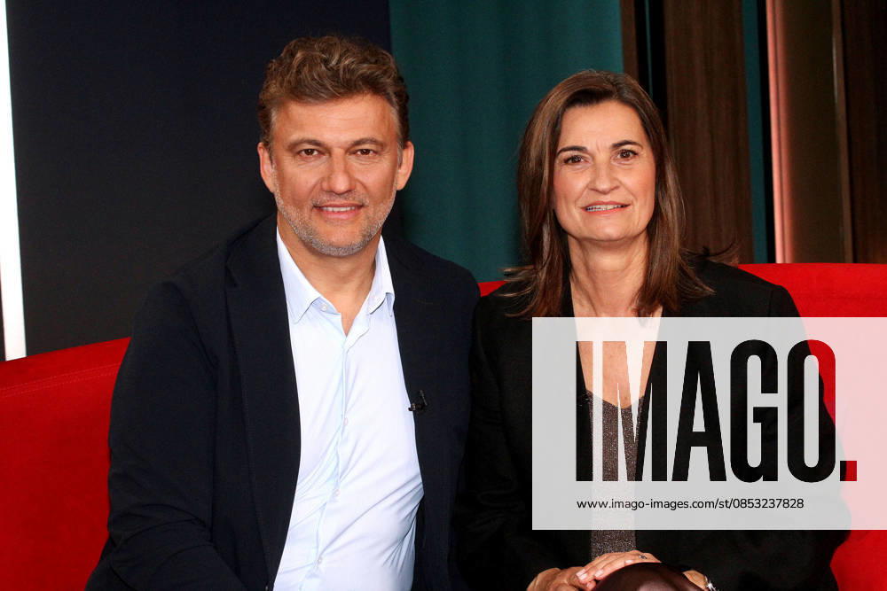 Jonas Kaufmann as a guest of presenter Inka Schneider in the program DAS Rote Sofa NDR on 11 04 2026 in Hamburg Jonas Kaufmann as a guest in the show DAS Rote Sofa NDR in Hamburg