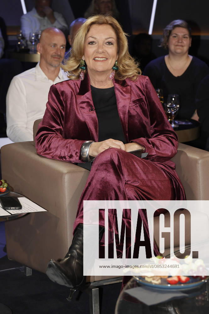 Bettina Tietjen at the recording of the NDR Talk Show in the NDR television studio Lokstedt Hamburg, 10 04 2026 Foto:xH.xHartmannx xFuturexImagex ndr_talk1004_6301
