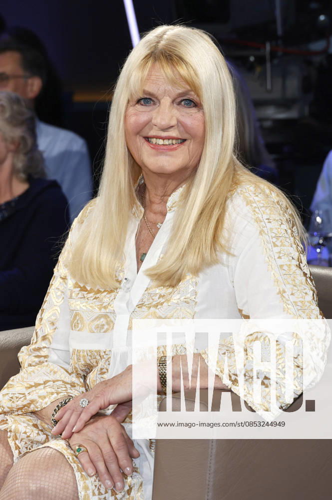 Marlene Charell at the recording of the NDR Talk Show in the NDR television studio Lokstedt Hamburg, 10 04 2026 Foto:xH.xHartmannx xFuturexImagex ndr_talk1004_6338