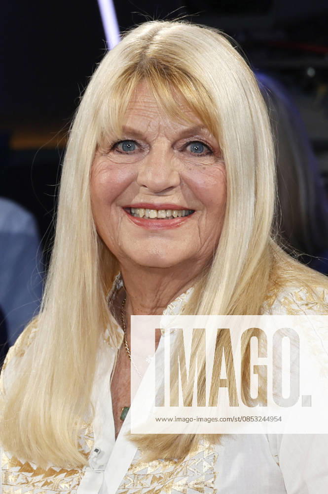 Marlene Charell at the recording of the NDR Talk Show in the NDR television studio Lokstedt Hamburg, 10 04 2026 Foto:xH.xHartmannx xFuturexImagex ndr_talk1004_6341