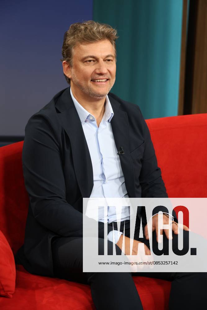 Jonas Kaufmann, German-Austrian opera singer tenor, guest on the television program DAS Rote Sofa, a live talk show of the Norddeutscher Rundfunk, photo session on 10 4 2026 in the television studio of the NDR in Hamburg Lokstedt