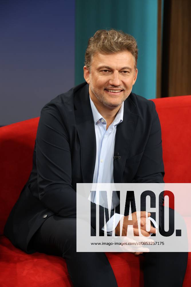 Jonas Kaufmann, German-Austrian opera singer tenor, guest on the television program DAS Rote Sofa, a live talk show of the Norddeutscher Rundfunk, photo session on 10 4 2026 in the television studio of the NDR in Hamburg Lokstedt