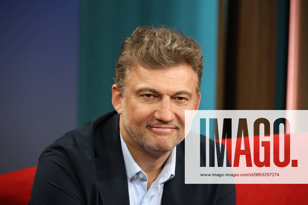 Jonas Kaufmann, German-Austrian opera singer tenor, guest on the television program DAS Rote Sofa, a live talk show of the Norddeutscher Rundfunk, photo session on 10 4 2026 in the television studio of the NDR in Hamburg Lokstedt