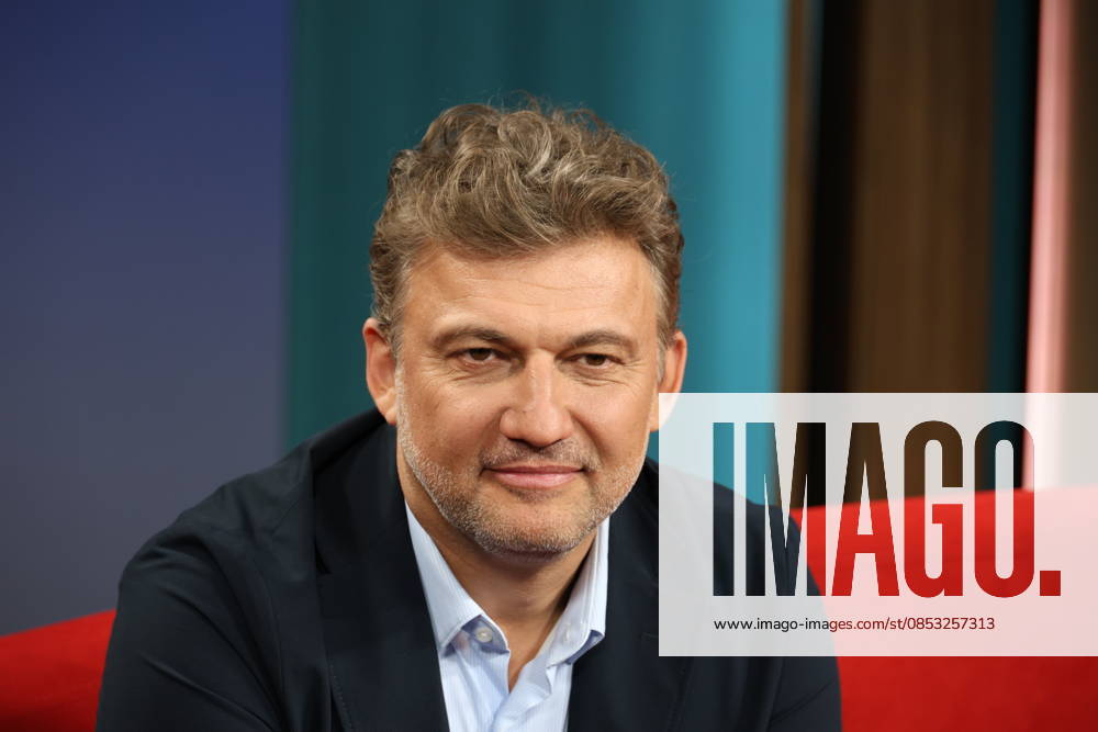 Jonas Kaufmann, German-Austrian opera singer tenor, guest on the television program DAS Rote Sofa, a live talk show of the Norddeutscher Rundfunk, photo session on 10 4 2026 in the television studio of the NDR in Hamburg Lokstedt