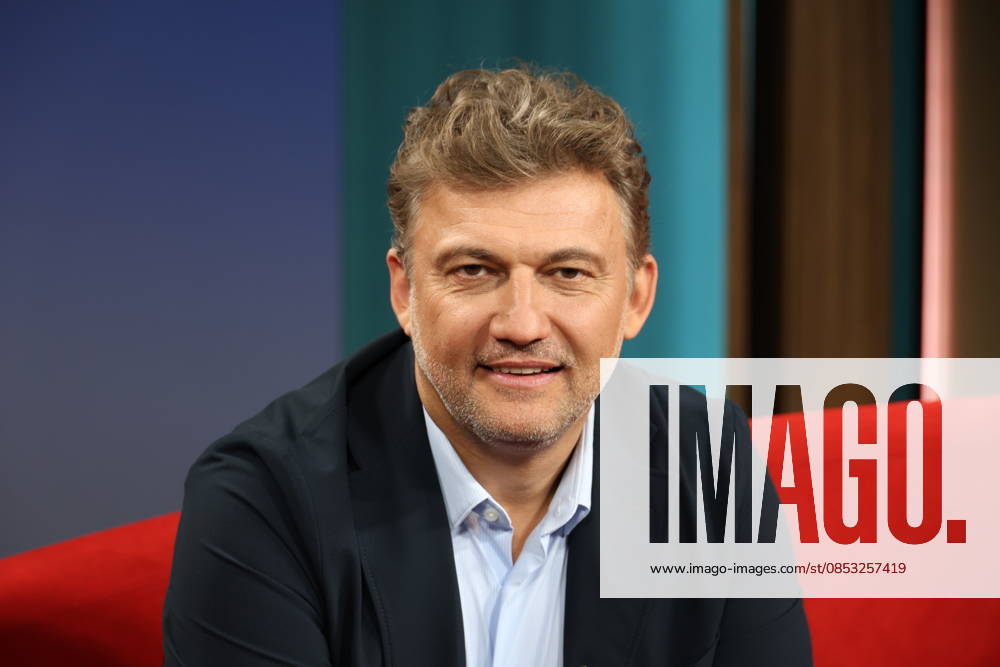 Jonas Kaufmann, German-Austrian opera singer tenor, guest on the television program DAS Rote Sofa, a live talk show of the Norddeutscher Rundfunk, photo session on 10 4 2026 in the television studio of the NDR in Hamburg Lokstedt
