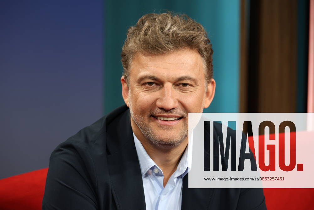Jonas Kaufmann, German-Austrian opera singer tenor, guest on the television program DAS Rote Sofa, a live talk show of the Norddeutscher Rundfunk, photo session on 10 4 2026 in the television studio of the NDR in Hamburg Lokstedt