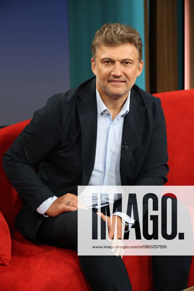 Jonas Kaufmann, German-Austrian opera singer tenor, guest on the television program DAS Rote Sofa, a live talk show of the Norddeutscher Rundfunk, photo session on 10 4 2026 in the television studio of the NDR in Hamburg Lokstedt