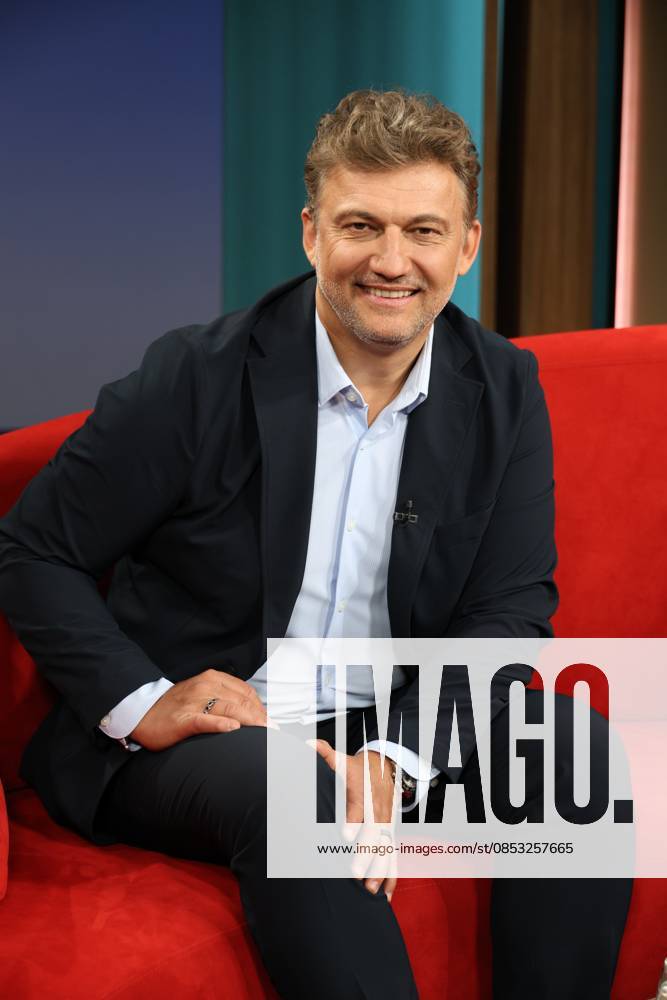 Jonas Kaufmann, German-Austrian opera singer tenor, guest on the television program DAS Rote Sofa, a live talk show of the Norddeutscher Rundfunk, photo session on 10 4 2026 in the television studio of the NDR in Hamburg Lokstedt