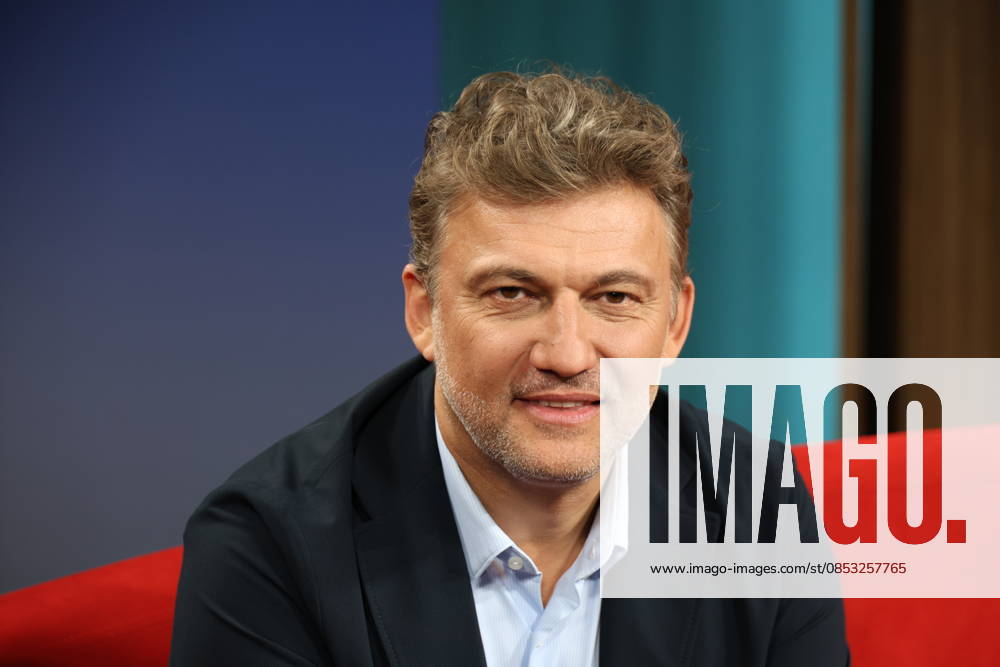 Jonas Kaufmann, German-Austrian opera singer tenor, guest on the television program DAS Rote Sofa, a live talk show of the Norddeutscher Rundfunk, photo session on 10 4 2026 in the television studio of the NDR in Hamburg Lokstedt