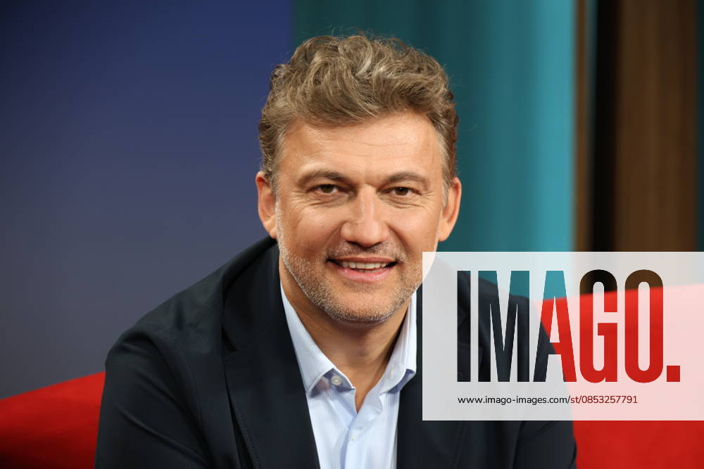 Jonas Kaufmann, German-Austrian opera singer tenor, guest on the television program DAS Rote Sofa, a live talk show of the Norddeutscher Rundfunk, photo session on 10 4 2026 in the television studio of the NDR in Hamburg Lokstedt