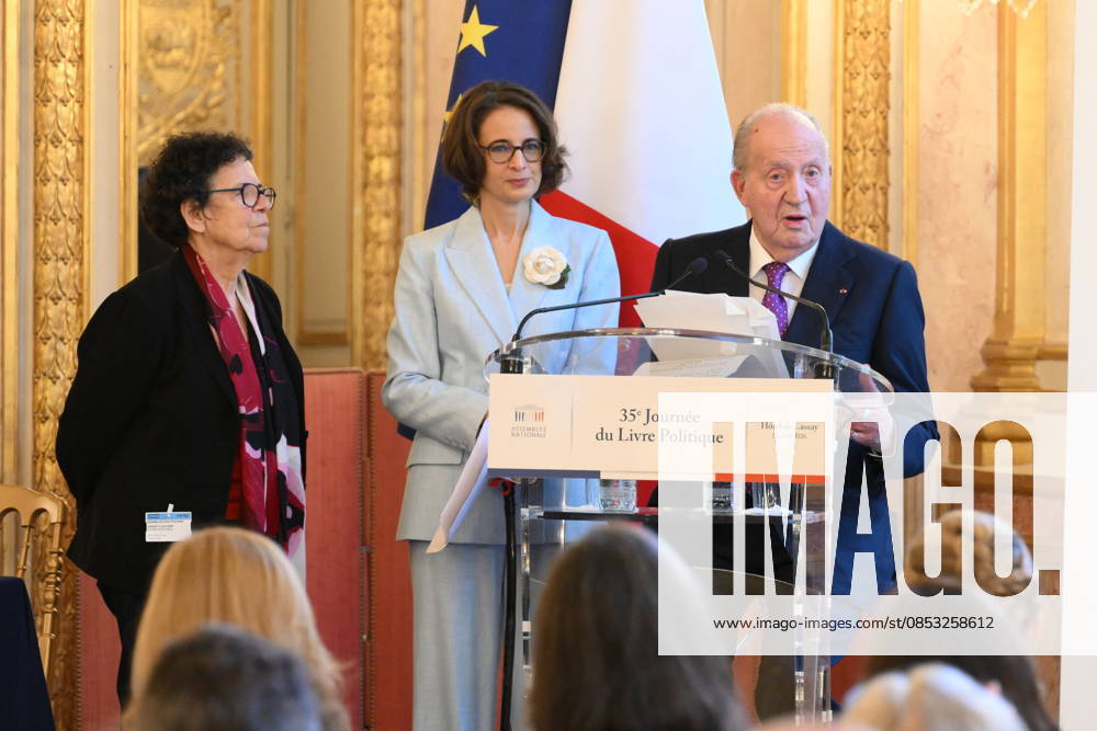 King Juan Carlos receives a Special Prize - Paris King Juan Carlos receives flanked by his daughters Infanta Cristina and Infanta Elena and his grandson Julian Froilan a special prize during the event la 35eme Journee du Livre Politique (35th Political Book Day) at the National Assembly in Paris, France on April 11, 2026 for his memoirs Reconciliation. Photo by Eliot Blondet ABACAPRESS.COM Paris France