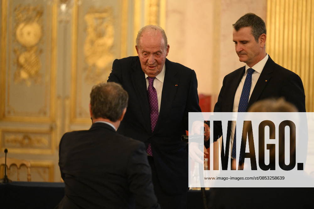 King Juan Carlos who receives a Special Prize - Paris King Juan Carlos receives a special prize during the event la 35eme Journee du Livre Politique (35th Political Book Day) at the National Assembly in Paris, France on April 11, 2026 for his memoirs Reconciliation. Photo by Eliot Blondet ABACAPRESS.COM Paris France