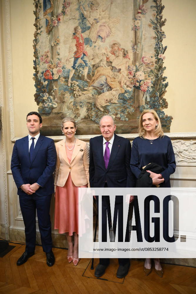 King Juan Carlos who receives a Special Prize - Paris King Juan Carlos receives flanked by his daughters Infanta Cristina and Infanta Elena and his grandson Julian Froilan a special prize during the event la 35eme Journee du Livre Politique (35th Political Book Day) at the National Assembly in Paris, France on April 11, 2026 for his memoirs Reconciliation. Photo by Eliot Blondet ABACAPRESS.COM Paris France