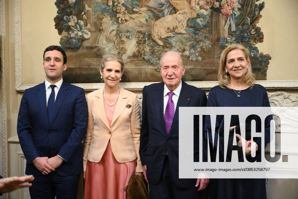 King Juan Carlos who receives a Special Prize - Paris King Juan Carlos receives flanked by his daughters Infanta Cristina and Infanta Elena and his grandson Julian Froilan a special prize during the event la 35eme Journee du Livre Politique (35th Political Book Day) at the National Assembly in Paris, France on April 11, 2026 for his memoirs Reconciliation. Photo by Eliot Blondet ABACAPRESS.COM Paris France