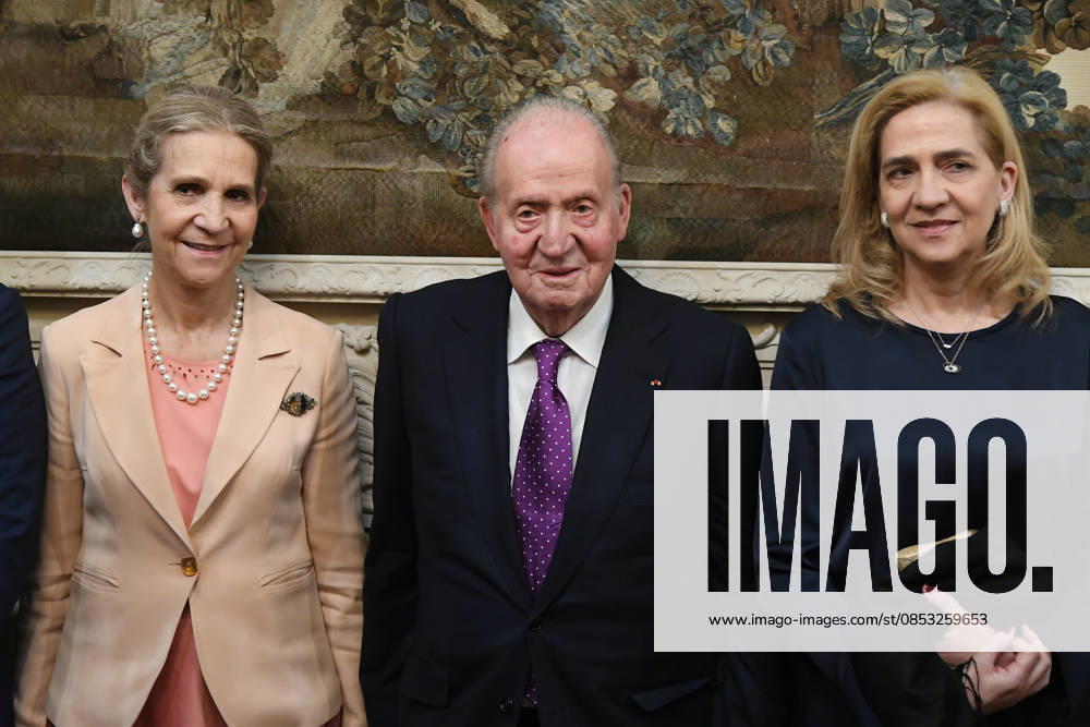 NEWS : Prix spà cial dà cernà lors de la 35e Journà e du Livre Politique - 11 04 2026 King Juan Carlos receives flanked by his daughters Infanta Cristina and Infanta Elena and his grandson Julian Froilan a special prize during the event la 35eme Journee du Livre Politique (35th Political Book Day) at the National Assembly in Paris, France on April 11, 2026 for his memoirs Reconciliation.