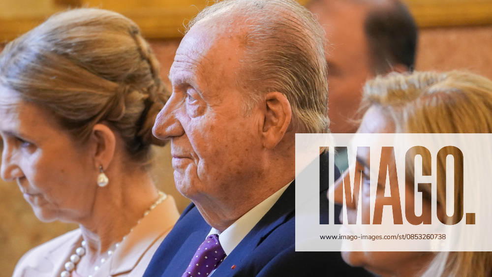 King Juan Carlos I receives an award for his memoirs at the French National Assembly King Emeritus Juan Carlos I, accompanied by Infantas Elena i and Cristina d , during the presentation of a literary award for his book of memoirs, at the French National Assembly, on April 11, 2026, in Paris France King Emeritus Juan Carlos I receives the award for his book of memoirs Reconciliation , written with the author Laurence Debray The prize is awarded by the association Lire la société in collaboration with the Lower House of the French Parliament on the occasion of the Day of the Political Book and that, in its 35th edition, has decided to highlight the biographical work of the king emeritus for its value on political memory 11 APRIL 2026 LITERA
