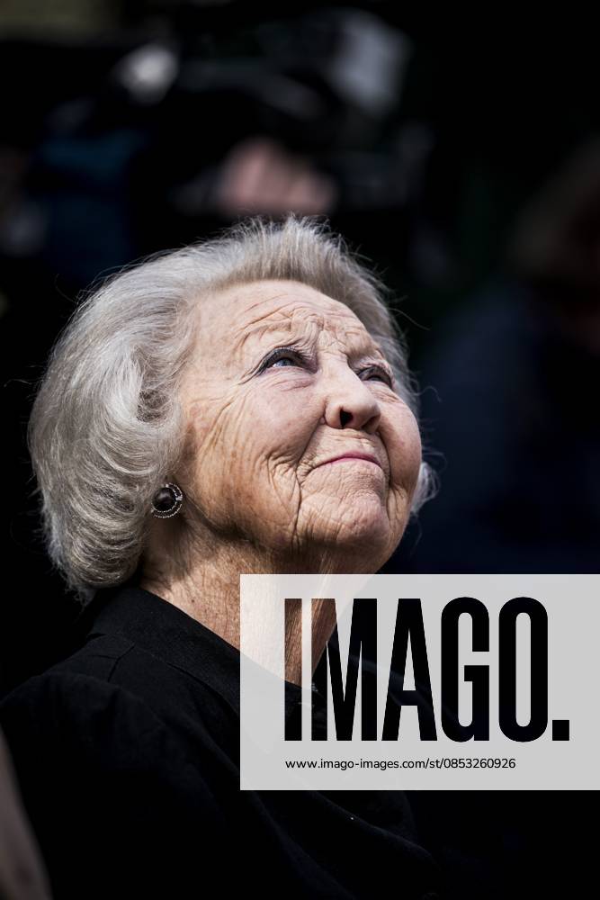 ZUIDLAREN - Princess Beatrix opens the renovated grain and oil mill De Wachter, which celebrates its 175th anniversary this year. Princess Beatrix is the patron of De Hollandsche Molen, the association dedicated to the preservation of windmills in the Netherlands. SIESE VEENSTRA ANP netherlands out - belgium out