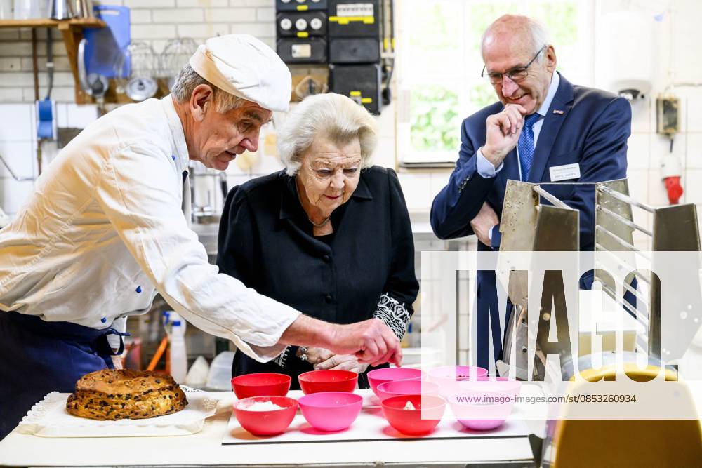 Princess Beatrix Reopens De Wachter Windmill - Netherlands Princess Beatrix opens De Wachter Mill in Zuidlaren, The Netherlands on April 11, 2026. The grain and oil mill is once again accessible to the public following renovation work. The mill is part of Museum De Wachter, where old crafts and steam-powered machines are displayed and brought to life. Photo by Patrick van Emst.NLBeeld Bruno Press ABACAPRESS.COM Zuidlaren Netherlands