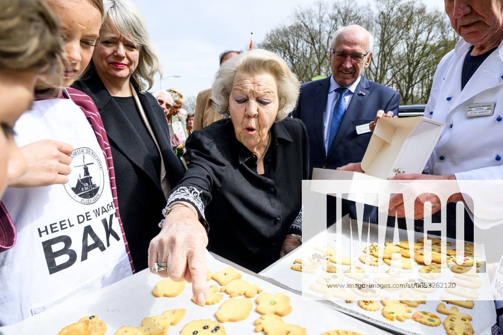 Princess Beatrix Reopens De Wachter Windmill - Netherlands Princess Beatrix opens De Wachter Mill in Zuidlaren, The Netherlands on April 11, 2026. The grain and oil mill is once again accessible to the public following renovation work. The mill is part of Museum De Wachter, where old crafts and steam-powered machines are displayed and brought to life. Photo by Patrick van Emst.NLBeeld Bruno Press ABACAPRESS.COM Zuidlaren Netherlands
