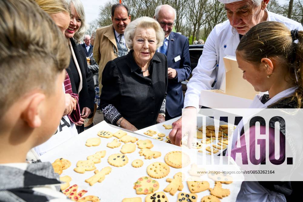 Princess Beatrix Reopens De Wachter Windmill - Netherlands Princess Beatrix opens De Wachter Mill in Zuidlaren, The Netherlands on April 11, 2026. The grain and oil mill is once again accessible to the public following renovation work. The mill is part of Museum De Wachter, where old crafts and steam-powered machines are displayed and brought to life. Photo by Patrick van Emst.NLBeeld Bruno Press ABACAPRESS.COM Zuidlaren Netherlands