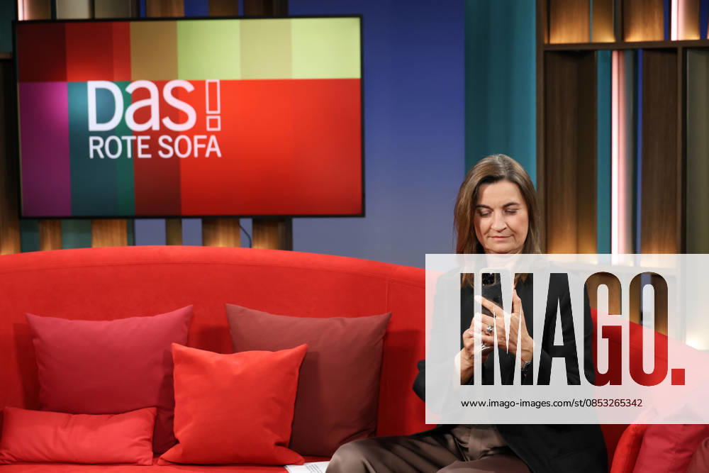 Inka Schneider, television presenter, in the television program DAS Rote Sofa, a live talk show of Norddeutscher Rundfunk, photo session on 10 4 2026 in the television studio of NDR in Hamburg Lokstedt