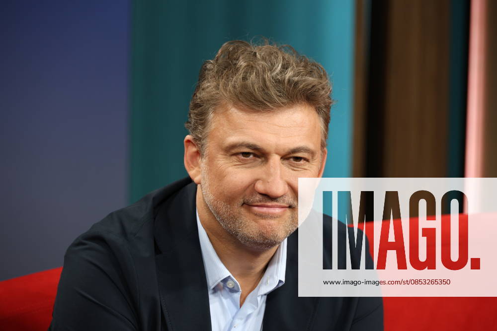 Jonas Kaufmann, German-Austrian opera singer tenor, guest on the television program DAS Rote Sofa, a live talk show of the Norddeutscher Rundfunk, photo session on 10 4 2026 in the television studio of the NDR in Hamburg Lokstedt