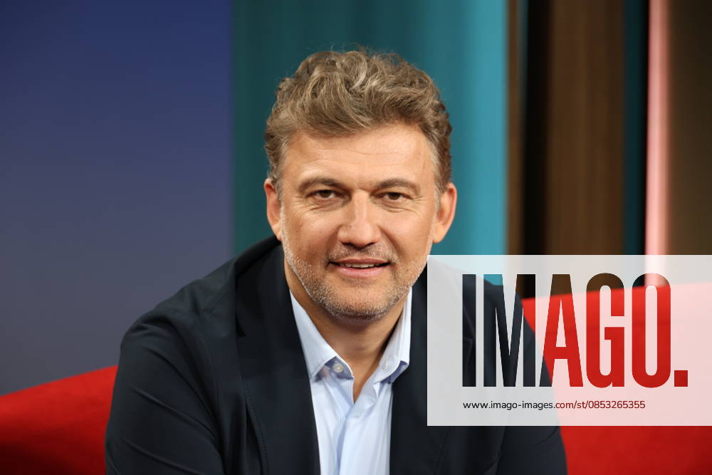 Jonas Kaufmann, German-Austrian opera singer tenor, guest on the television program DAS Rote Sofa, a live talk show of the Norddeutscher Rundfunk, photo session on 10 4 2026 in the television studio of the NDR in Hamburg Lokstedt