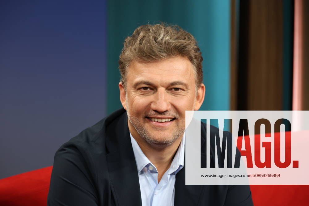 Jonas Kaufmann, German-Austrian opera singer tenor, guest on the television program DAS Rote Sofa, a live talk show of the Norddeutscher Rundfunk, photo session on 10 4 2026 in the television studio of the NDR in Hamburg Lokstedt