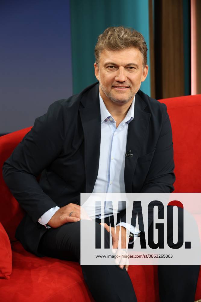 Jonas Kaufmann, German-Austrian opera singer tenor, guest on the television program DAS Rote Sofa, a live talk show of the Norddeutscher Rundfunk, photo session on 10 4 2026 in the television studio of the NDR in Hamburg Lokstedt