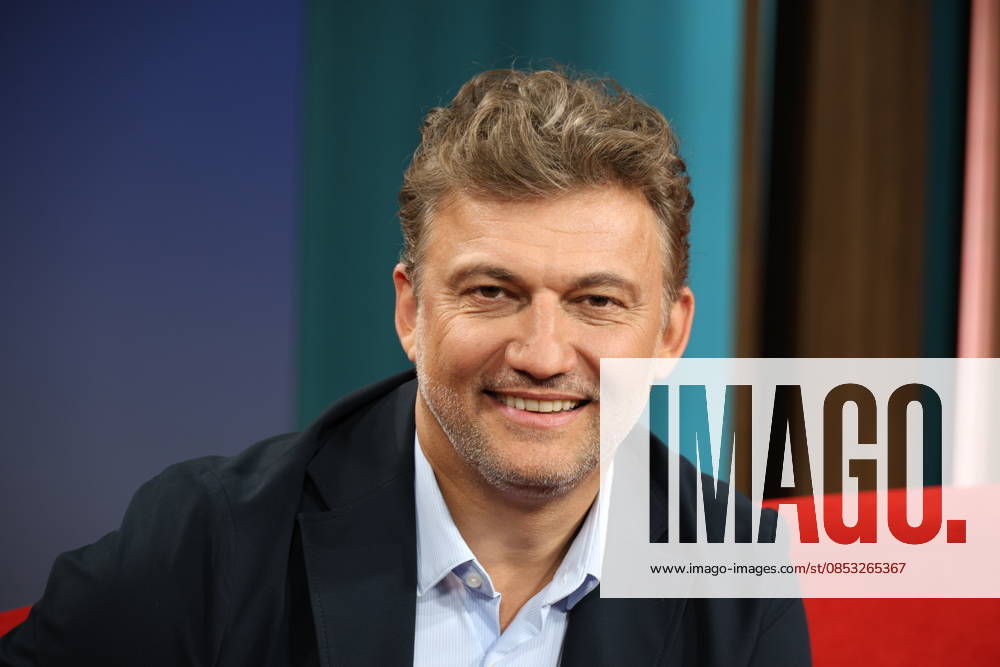 Jonas Kaufmann, German-Austrian opera singer tenor, guest on the television program DAS Rote Sofa, a live talk show of the Norddeutscher Rundfunk, photo session on 10 4 2026 in the television studio of the NDR in Hamburg Lokstedt