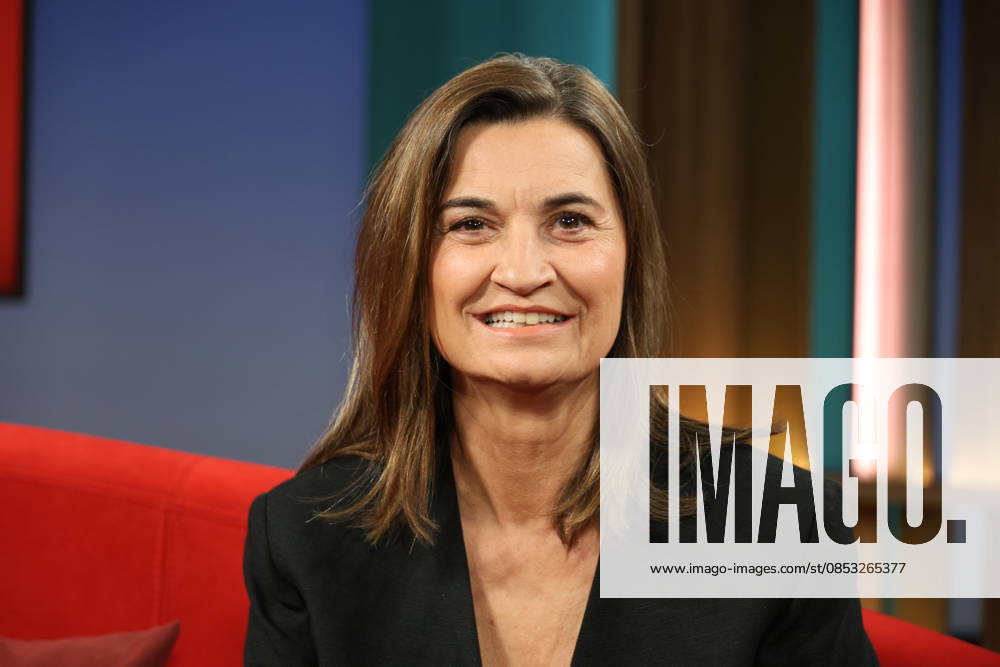 Inka Schneider, Fernsehmoderatorin, in der Fernsehsendung DAS! Rote Sofa, eine Live-Talksendung des Norddeutschen Rundfunks, Fototermin am 10.4.2026 im Fernsehstudio des NDR in Hamburg Lokstedt