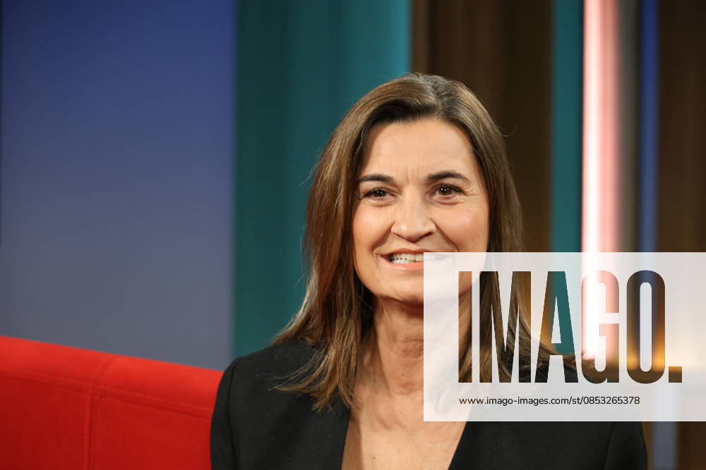 Inka Schneider, Fernsehmoderatorin, in der Fernsehsendung DAS! Rote Sofa, eine Live-Talksendung des Norddeutschen Rundfunks, Fototermin am 10.4.2026 im Fernsehstudio des NDR in Hamburg Lokstedt