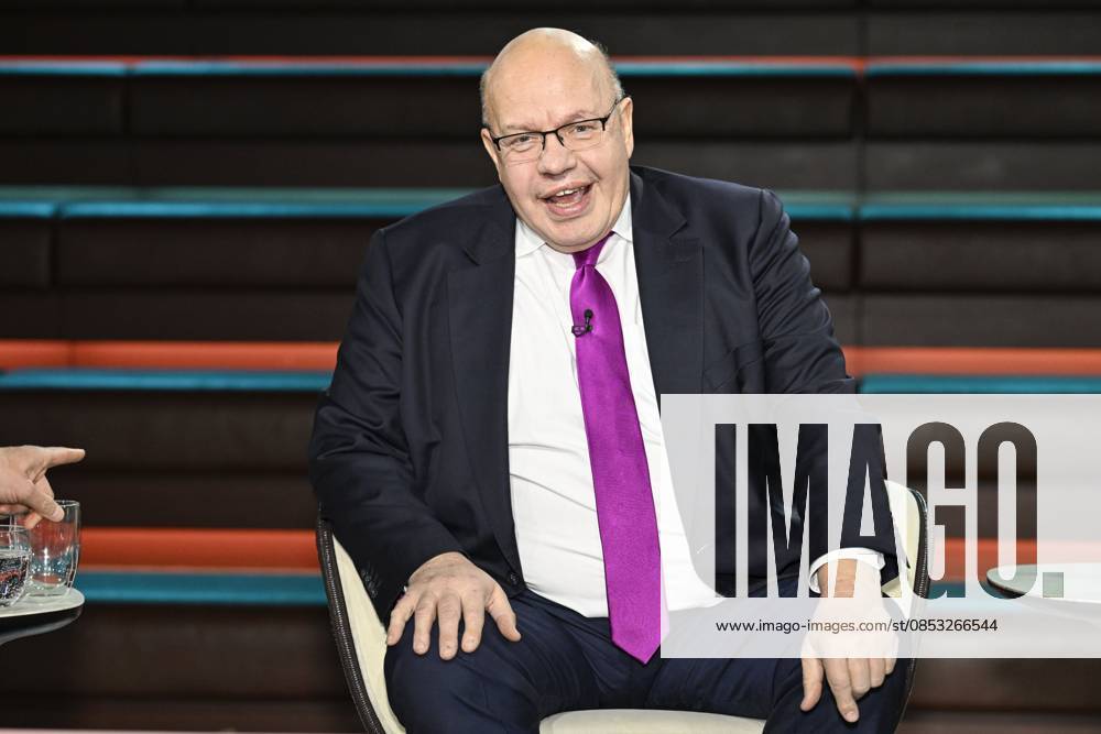 Peter Altmaier Politician 04 26 her Peter Altmaier on April 1, 2026 in Markus Lanz , ZDF TV Television Talk Show Talk Show Germany German German man Ex Federal Minister of Economics CDU former former Minister Federal Minister of Economics Politics German politician cross half sitting smiling laughing gesticulating pointing