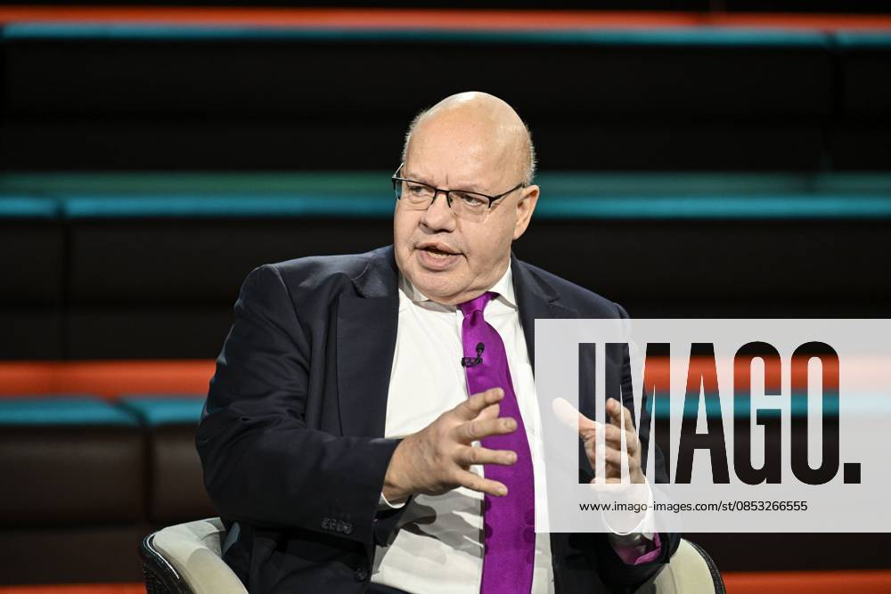 Peter Altmaier Politician 04 26 her Peter Altmaier on April 1, 2026 in Markus Lanz , ZDF TV Television Talk Show Talk Show Germany German German man Ex Federal Minister of Economics CDU former former Minister Federal Minister of Economics Politics German politician cross half sitting talking gesticulating