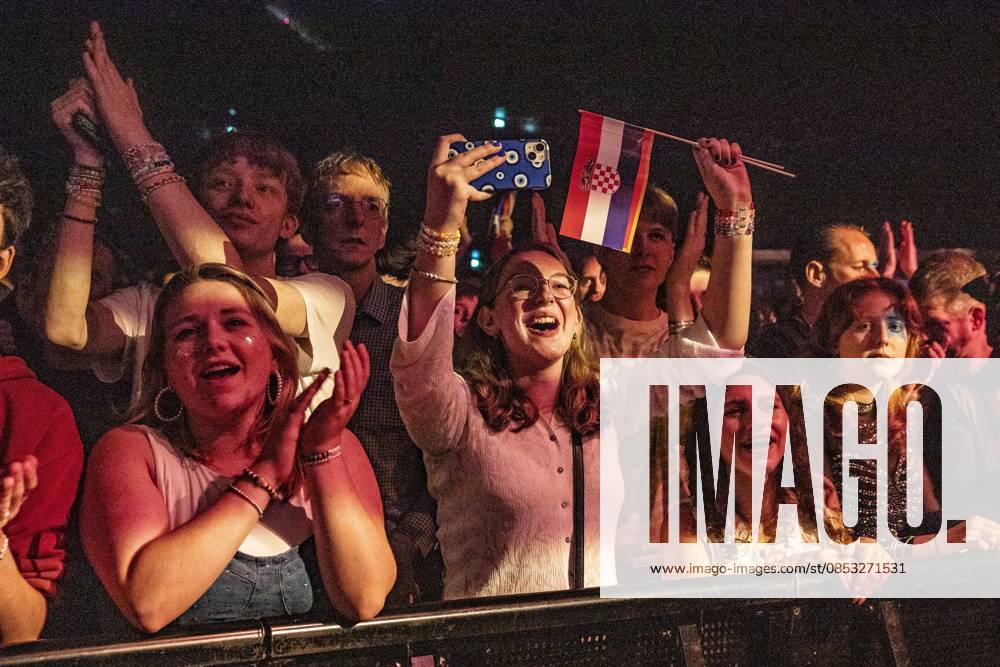 AMSTERDAM - Eurovision fans at AFAS Live during Eurovision in Concert. During the concert, various participants perform their entries for the Song Contest. ANP PAUL BERGEN netherlands out - belgium out