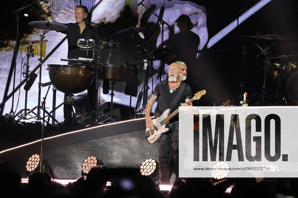 Santiano, in concert live at the Uber Arena, Berlin, with Björn Both, Andreas Fahnert, Axel Stosberg, Peter David Sage, Hans Timm Hinrichsen, Berlin