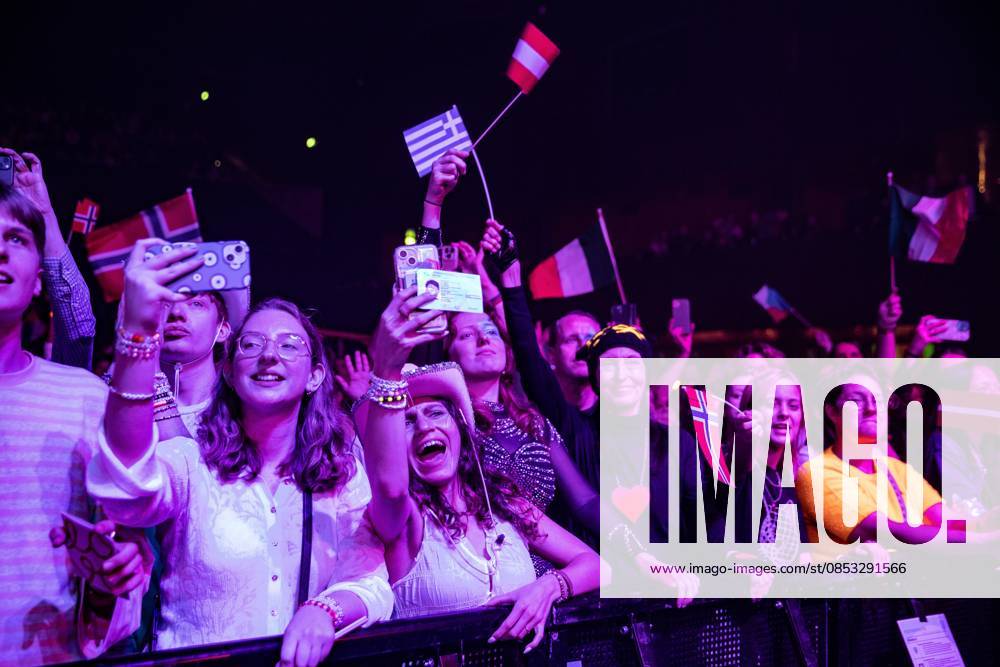AMSTERDAM - Eurovision fans at AFAS Live during Eurovision in Concert. During the concert, various participants perform their entries for the Song Contest. ANP PAUL BERGEN netherlands out - belgium out