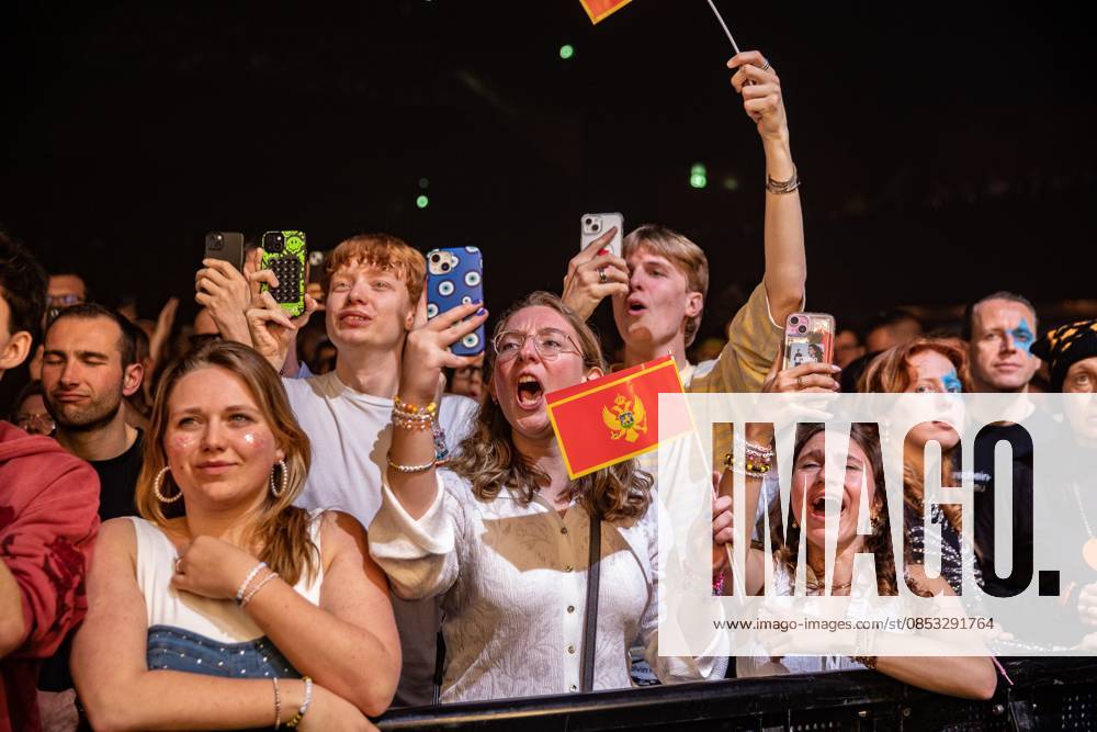 AMSTERDAM - Eurovision fans at AFAS Live during Eurovision in Concert. During the concert, various participants perform their entries for the Song Contest. ANP PAUL BERGEN netherlands out - belgium out