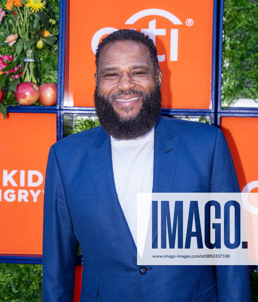 Anthony Anderson arrives on the red carpet of the Night Out for No Kid Hungry event at Rolling Greens.1005 Mateo Street in Los Angeles California on Apr. 12, 2026. Los Angeles United States - ZUMAt169 20260411_zep_t169_014